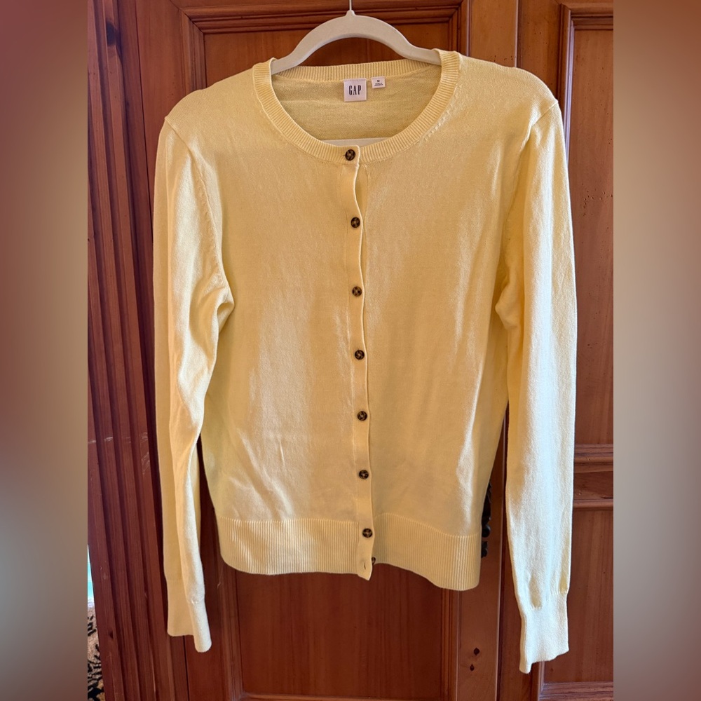NWOT GAP Medium butter yellow cardigan